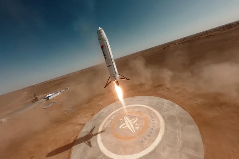 Китайская ракета Nebula-1 почти успешно приземлилась после тестового полёта, но в последний миг подгорела и опрокинулась