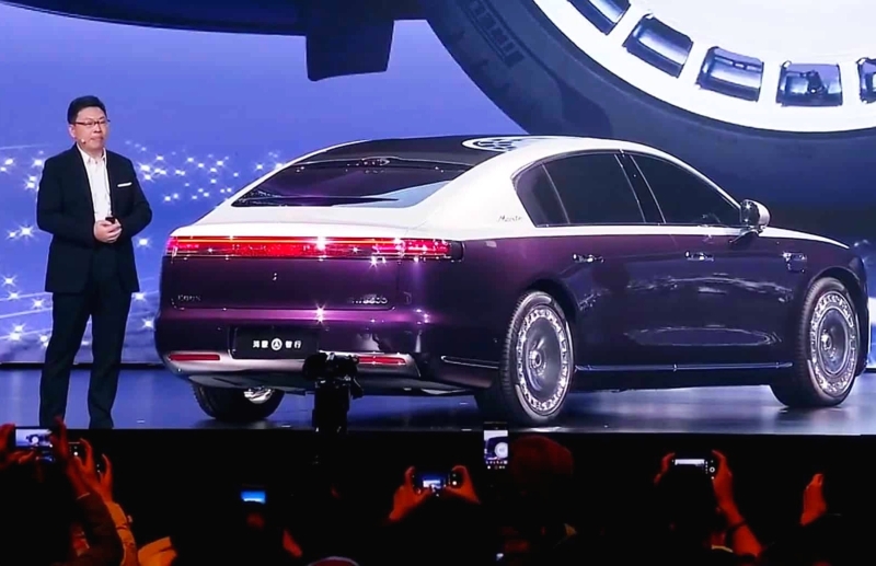 Huawei показал конкурента Rolls-Royce &mdash;&nbsp;электромобиль Maextro S800 стоимостью от $140 000