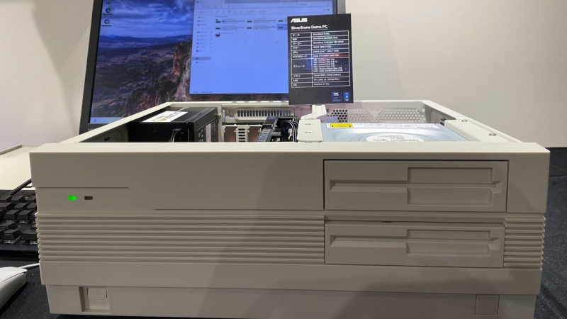 SilverStone выпустит корпус FLP01 в ретро-стиле с парой «дисководов» за $130