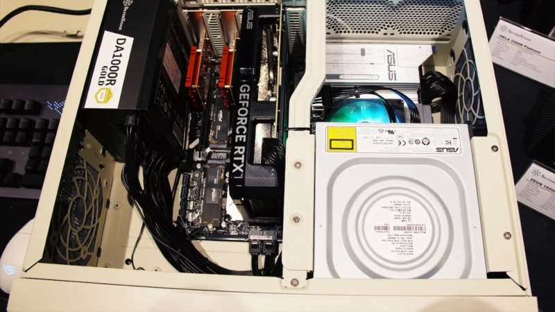 SilverStone выпустит корпус FLP01 в ретро-стиле с парой «дисководов» за $130