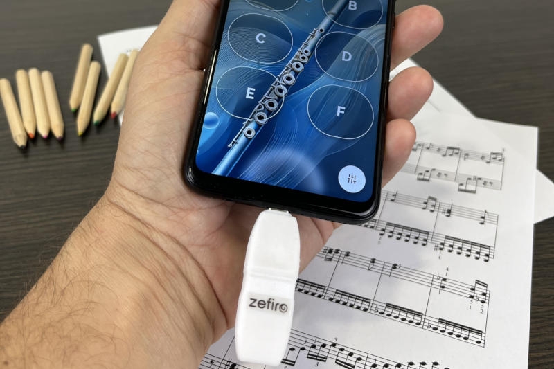 Устройство Artinoise Zefiro превратит смартфон во флейту или другой инструмент