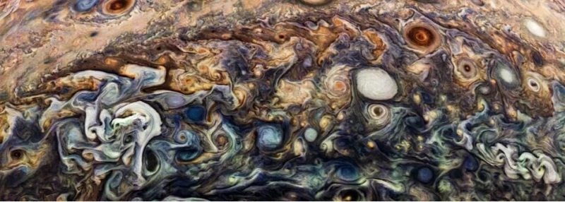 Зонд &laquo;Юнона&raquo; прислал свежие снимки Юпитера, сделанные при последнем сближении с планетой