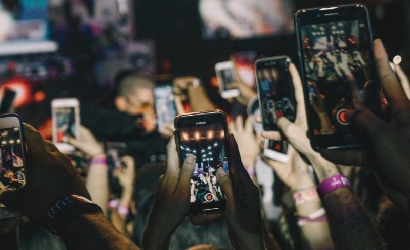 Продажи смартфонов России упадут по итогам 2024 года&nbsp;&mdash; эксперты объяснили, почему это &laquo;нормальный результат&raquo;