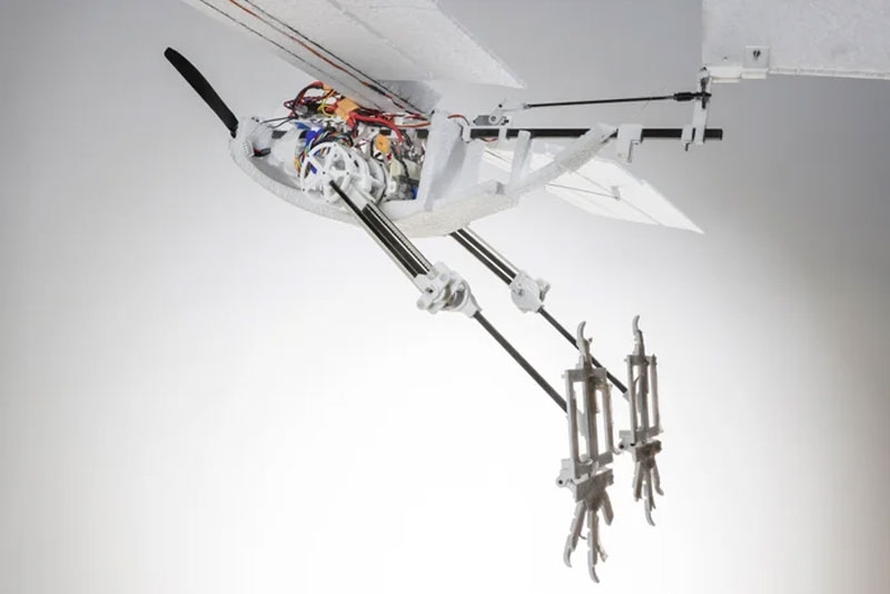 В Швейцарии построили дрон на курьих ножках &mdash; он ходит, прыгает и взлетает в прыжке