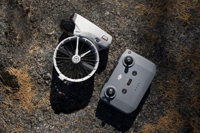 DJI представила компактный складной дрон&nbsp;Flip со встроенной защитой лопастей и ценой $439