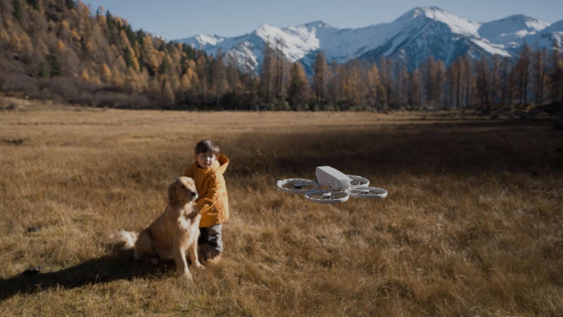 DJI представила компактный складной дрон&nbsp;Flip со встроенной защитой лопастей и ценой $439