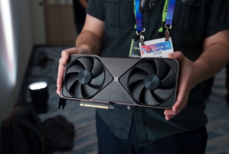 Опубликованы подробные фото GeForce RTX 5090 Founders Edition &mdash; мощной и компактной