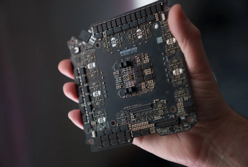 Опубликованы подробные фото GeForce RTX 5090 Founders Edition &mdash; мощной и компактной