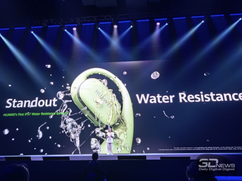 Huawei представила умный браслет Band 10 и спортивные наушники FreeArc