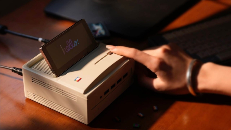 AyaNeo представила вдохновлённый Macintosh мини-ПК с откидным экраном и чипом AMD Strix Point