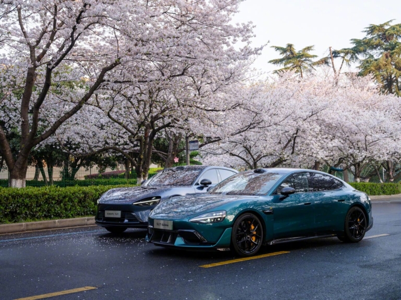 Глава Xiaomi вживую показал второй электромобиль компании &mdash; кроссовер Xiaomi YU7