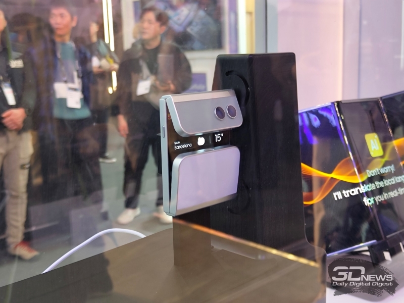 Samsung показала прототипы складного ассиметричного смартфона и складной портативной игровой консоли