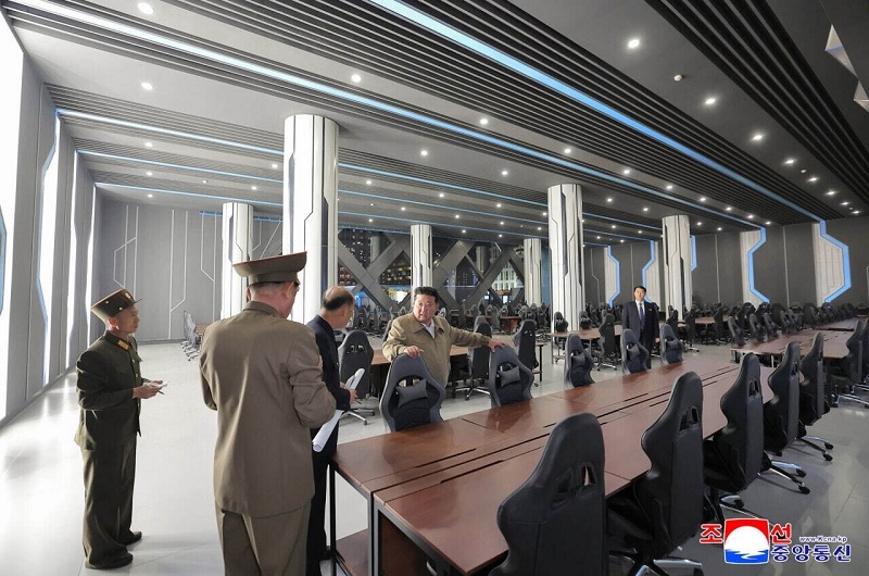 Ким Чен Ын посетил первый в Северной Корее компьютерный клуб &mdash; на фото нет ни одного ПК