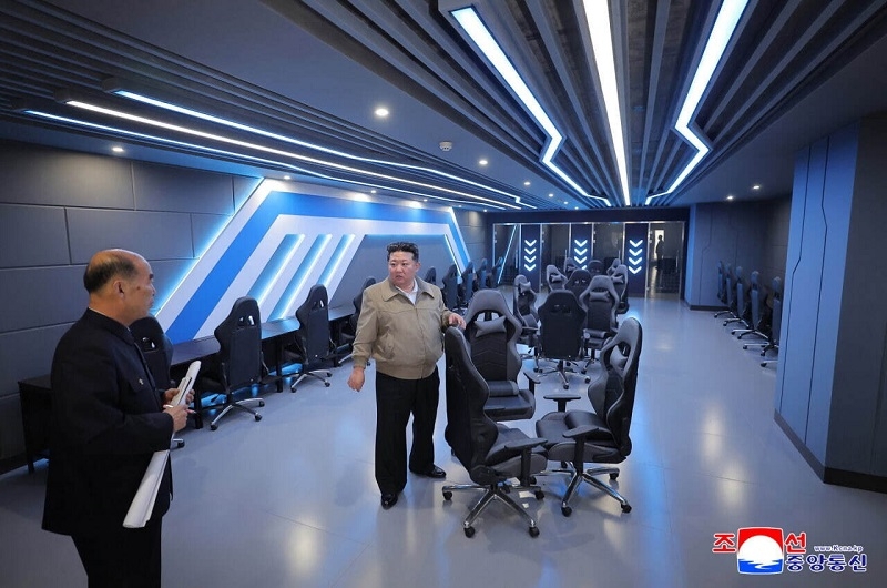 Ким Чен Ын посетил первый в Северной Корее компьютерный клуб &mdash; на фото нет ни одного ПК