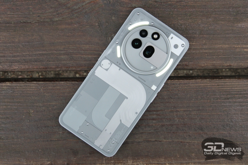 Обзор Nothing Phone (3a) Pro: самый нескучный смартфон 2025 года