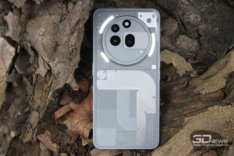 Обзор Nothing Phone (3a) Pro: самый нескучный смартфон 2025 года