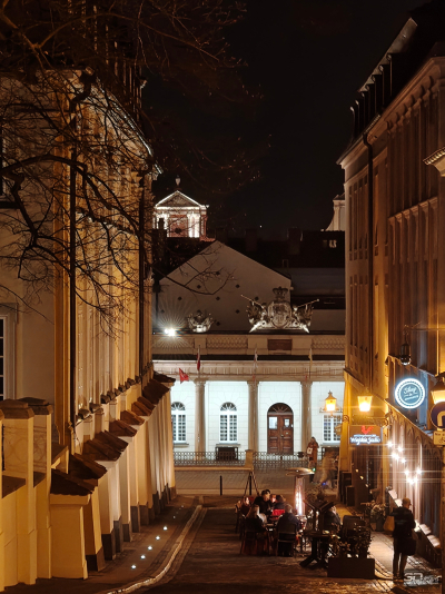 Обзор Nothing Phone (3a) Pro: самый нескучный смартфон 2025 года