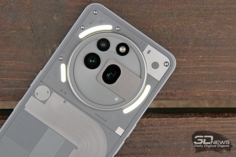 Обзор Nothing Phone (3a) Pro: самый нескучный смартфон 2025 года